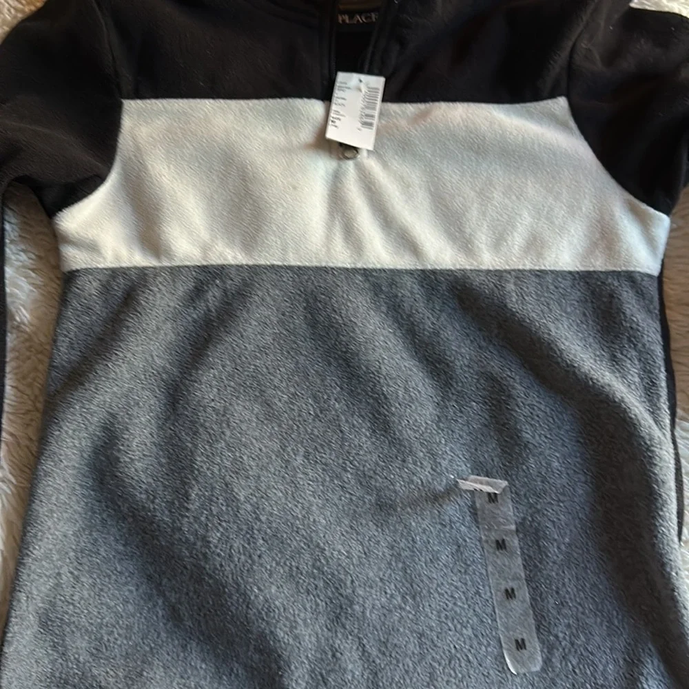 NWT boy long sleeves pull over for boy size M 7/8